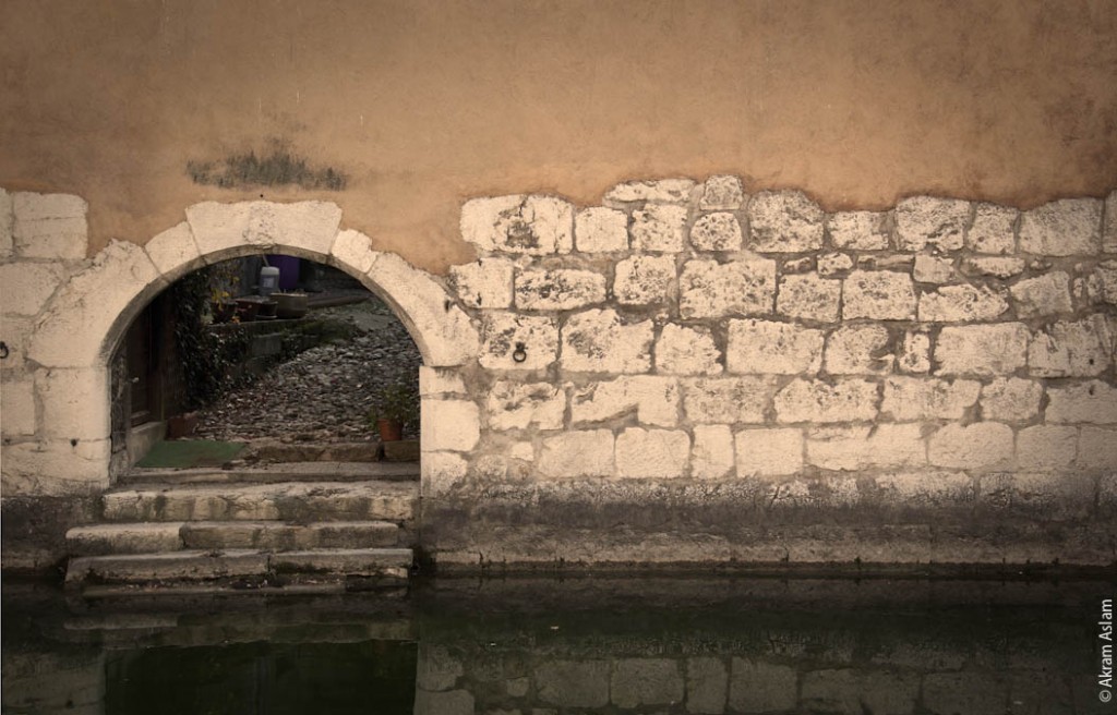 Back entrance to a house on the Quai de l'Eveche